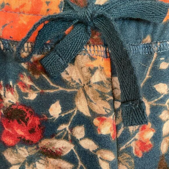 Cozy, warm, Floral joggers w/ pockets slouchy, high waist sweat pants - Picture 5 of 9